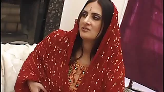 Cute indian girl is doing a porn tint to raise opinionated for her worthless stepsister